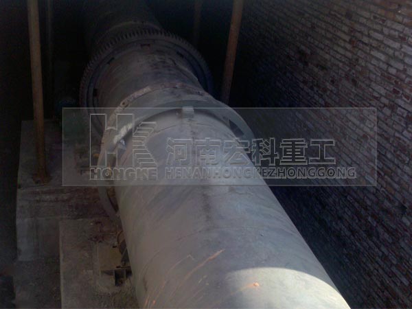 新疆哈密雙段陶?；剞D(zhuǎn)窯生產(chǎn)現(xiàn)場